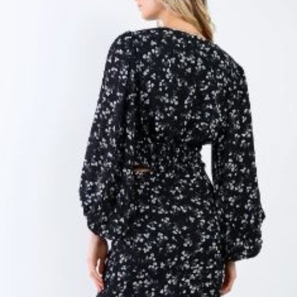 #169 Black & White Floral Balloon Midi Sleeve Top - Picture 2 of 4